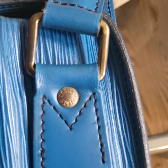 Louis Vuitton Epi Cartouchiere GMToledo Blue Shoulder Crossbody Bag..Authentic.. - Picture 14 of 16